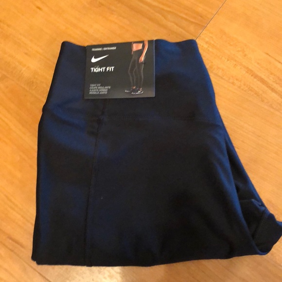 Nike Pants - NWT Nike women’s tight fit full length leggings